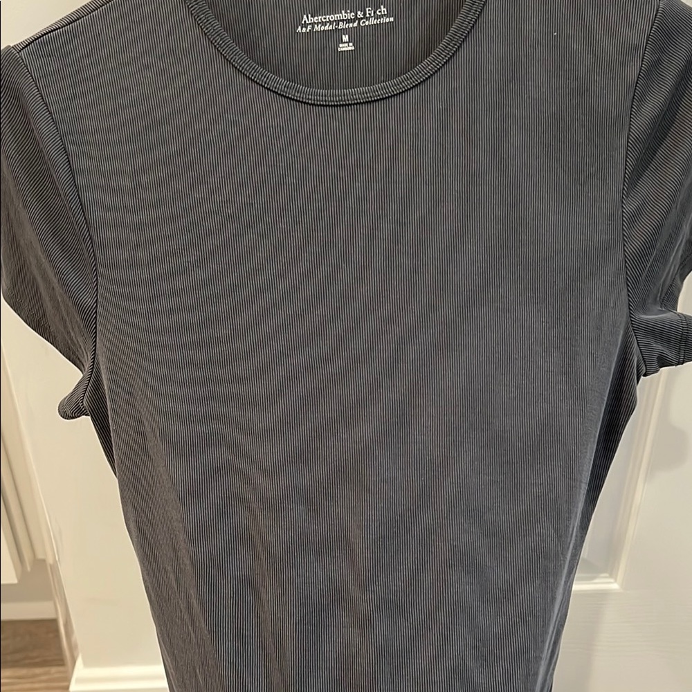 Abercrombie & Fitch Ribbed Grey Fitted Short Sleeve Tee - Picture 9 of 9